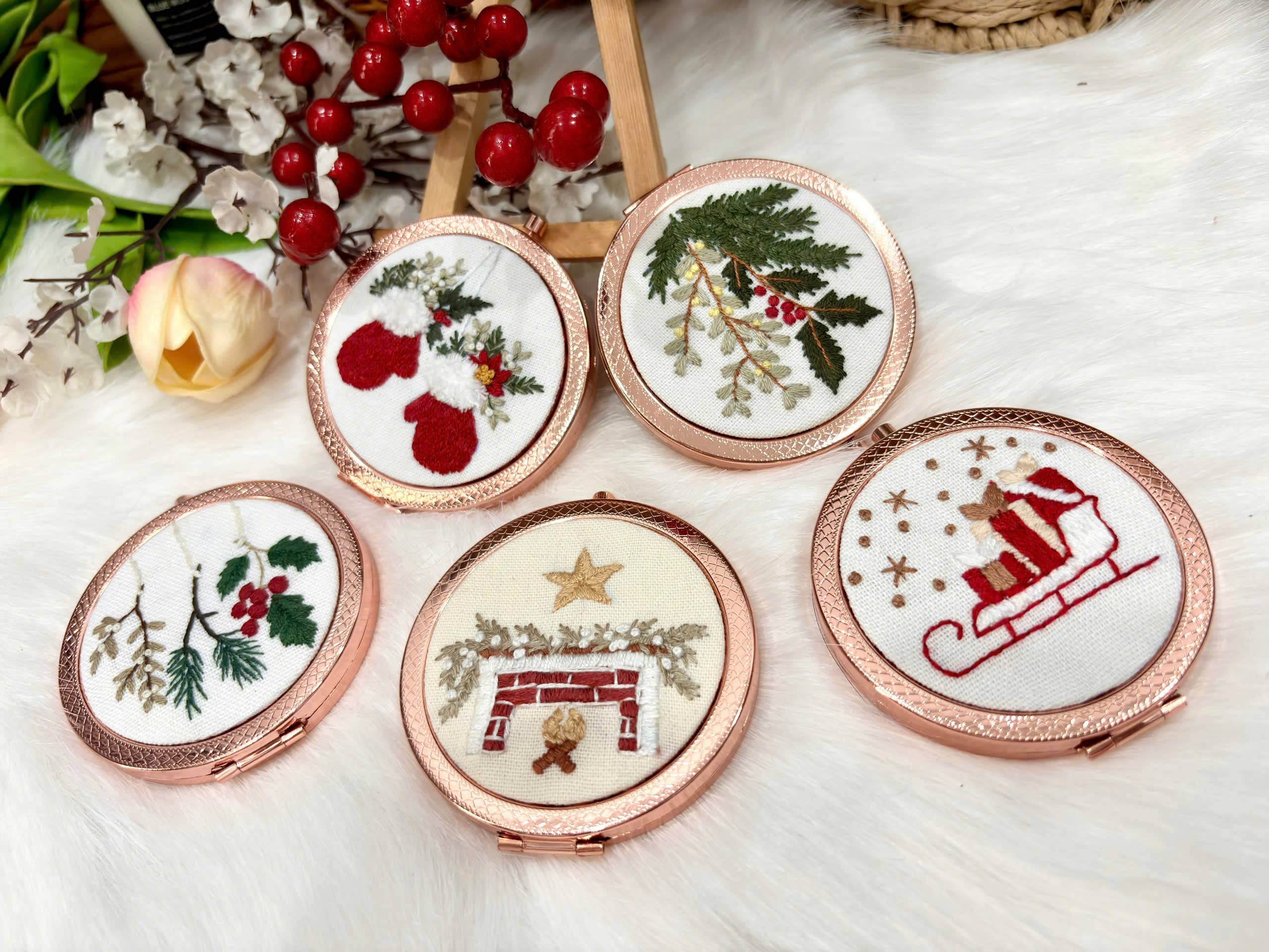 Maple Dream Store – Engroshandel Kompaktspejl – Premium Vintage Blomstret Håndbroderet Lommespejl7