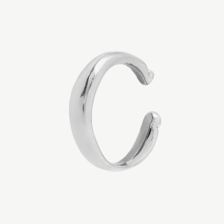 Manchette d'oreille Dome en forme de petite taille et argentée pour la vente par Studio Grun