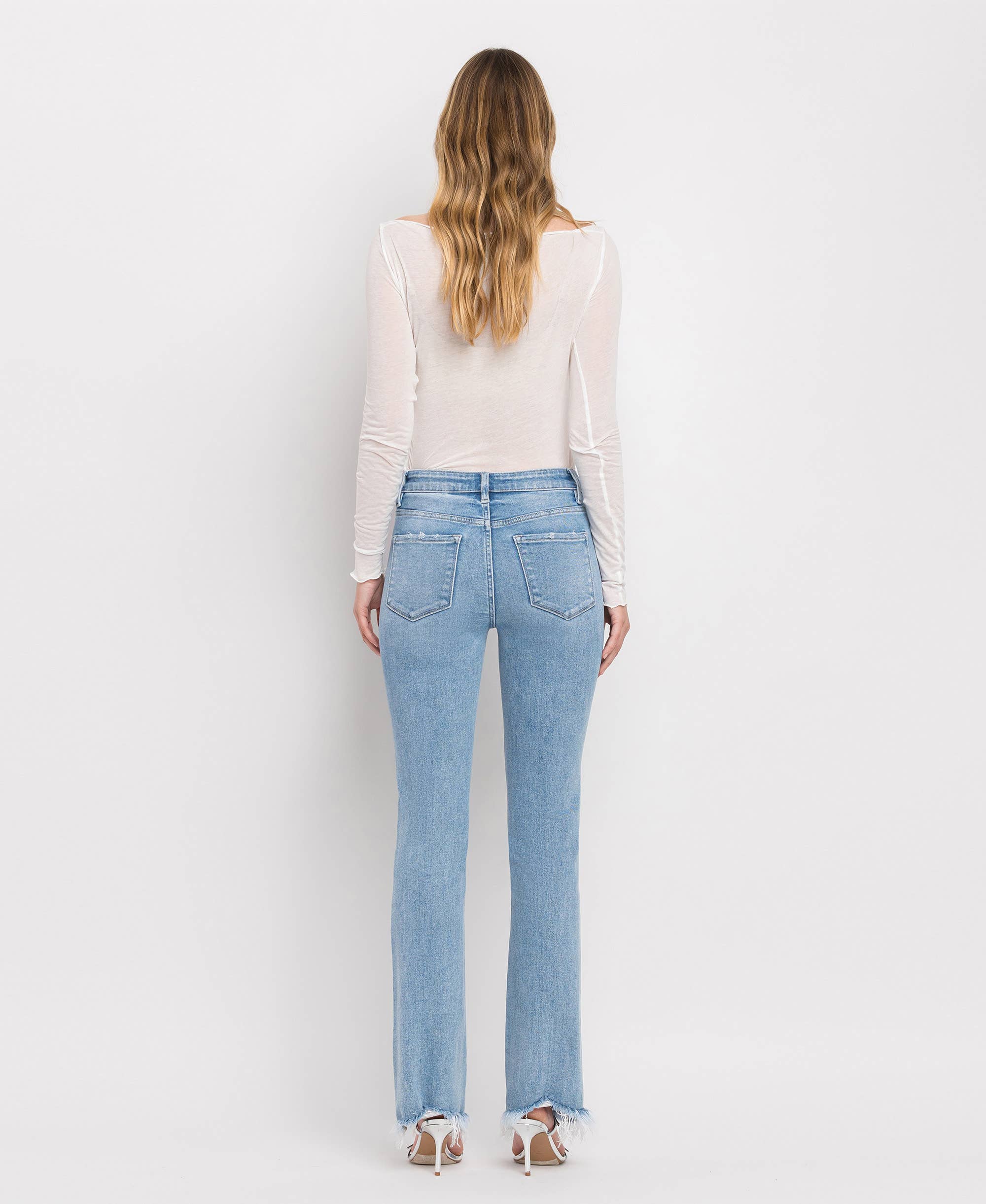 BLÅ FLAMMA HÖGHÖJDA MINI BOOTCUT JEANS F5658 för wholesale på Faire8