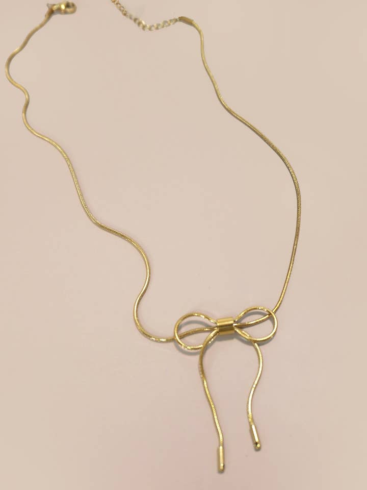 18K ROSTFRITT STÅL FLÄCKFRITT ROSETT HALSBAND | 40NK355 för wholesale av JOSSLYN by wall to wall