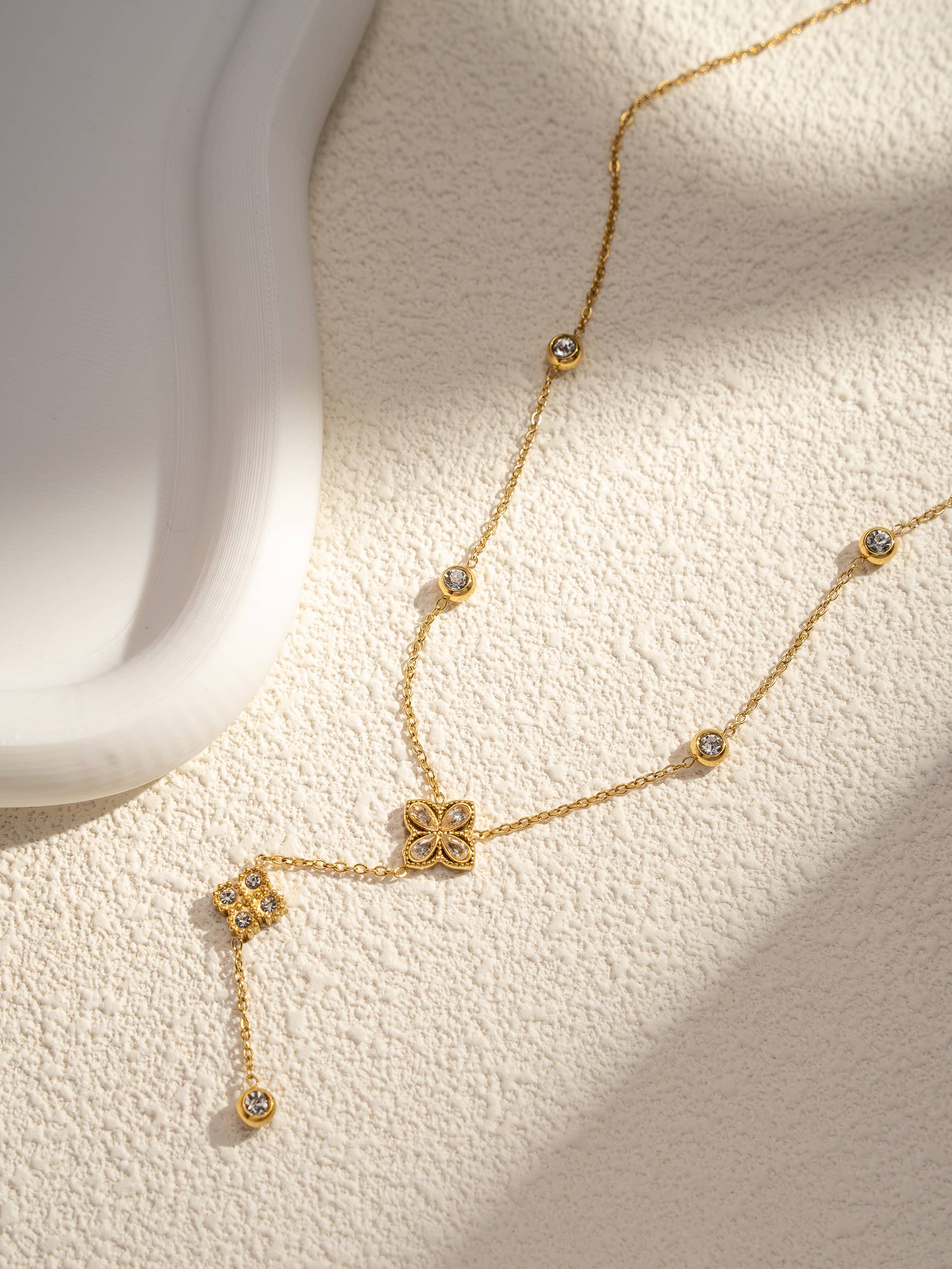 COSMOS - Wholesale Pendant/Charm Necklace - Y Necklace Stainless Steel Clover adorned with crystal Elegance2