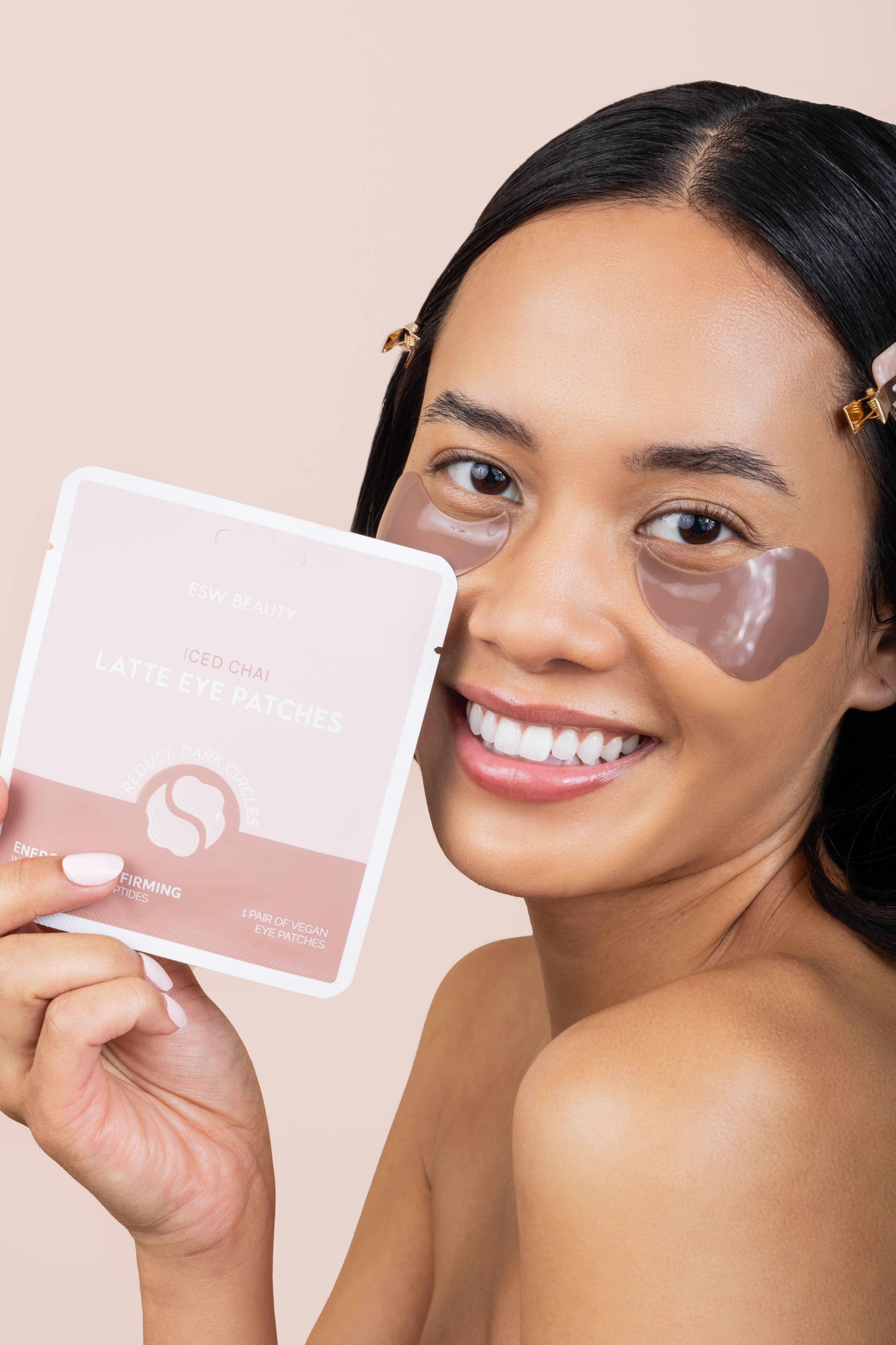 ESW Beauty - Vente Masques de traitement yeux - Présentoir PDQ rempli de patchs pour les yeux énergisants et raffermissants Iced Chai Latte (10 pcs)1