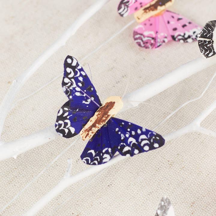 Factory Direct Craft - Venta al por mayor Flores artificiales - Mariposas de Plumas Artificiales Moteadas - Caja de 12