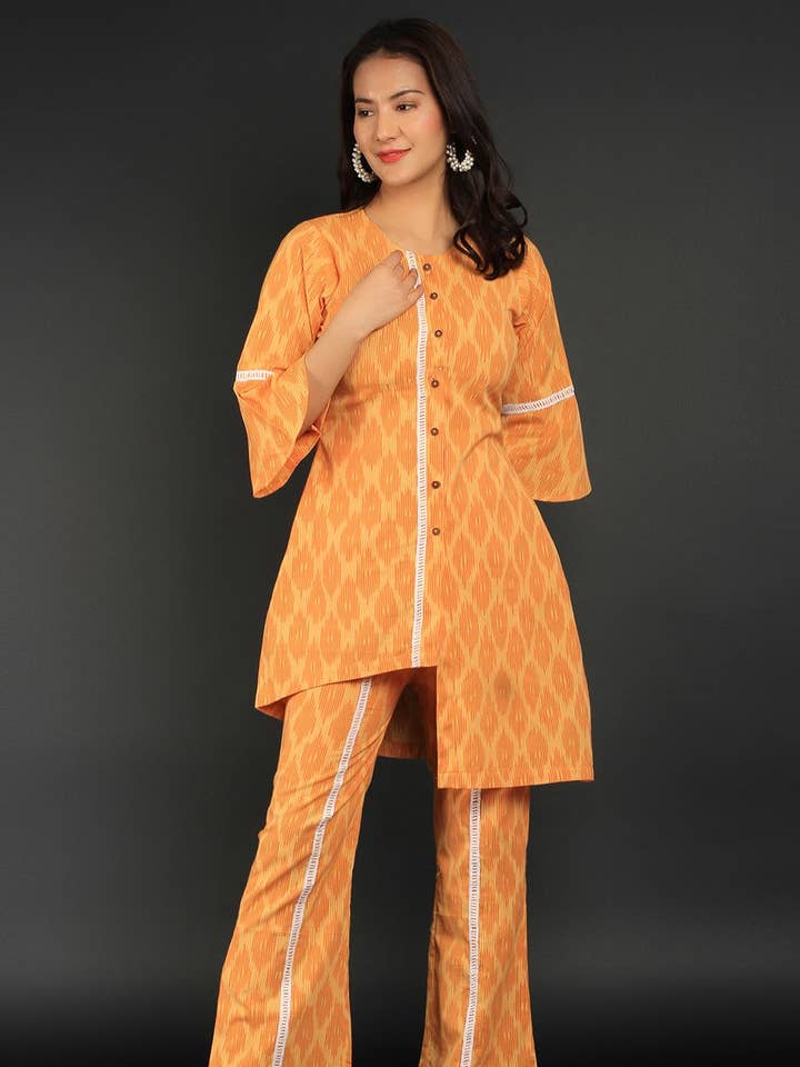 Ensemble coordonné en coton ikat jaune pour la vente par INDOPHILIA