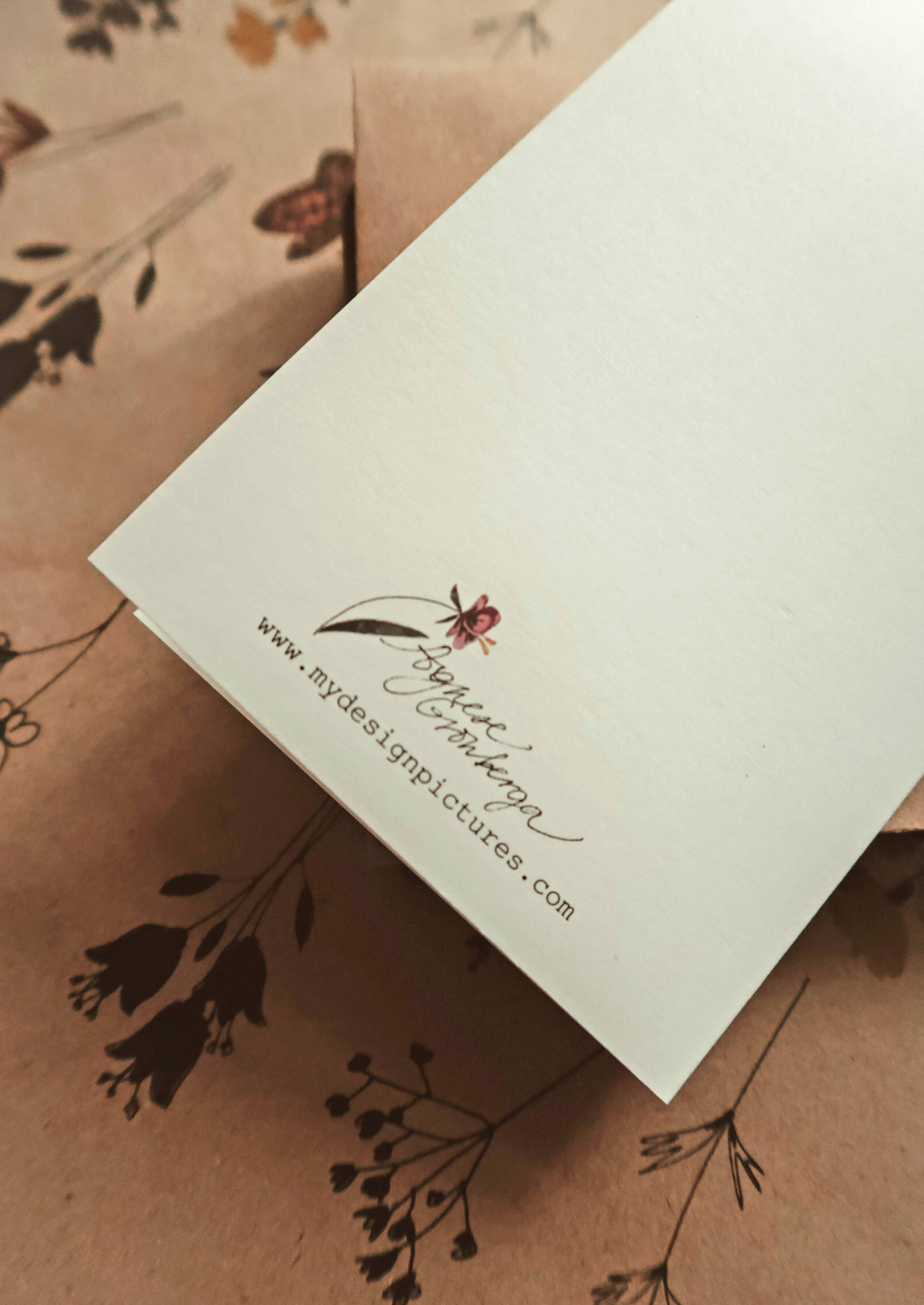 MyDesignPictures - Vente Carte de vœux classique - Fleurs rustiques dans un vase vert, carte pliée3