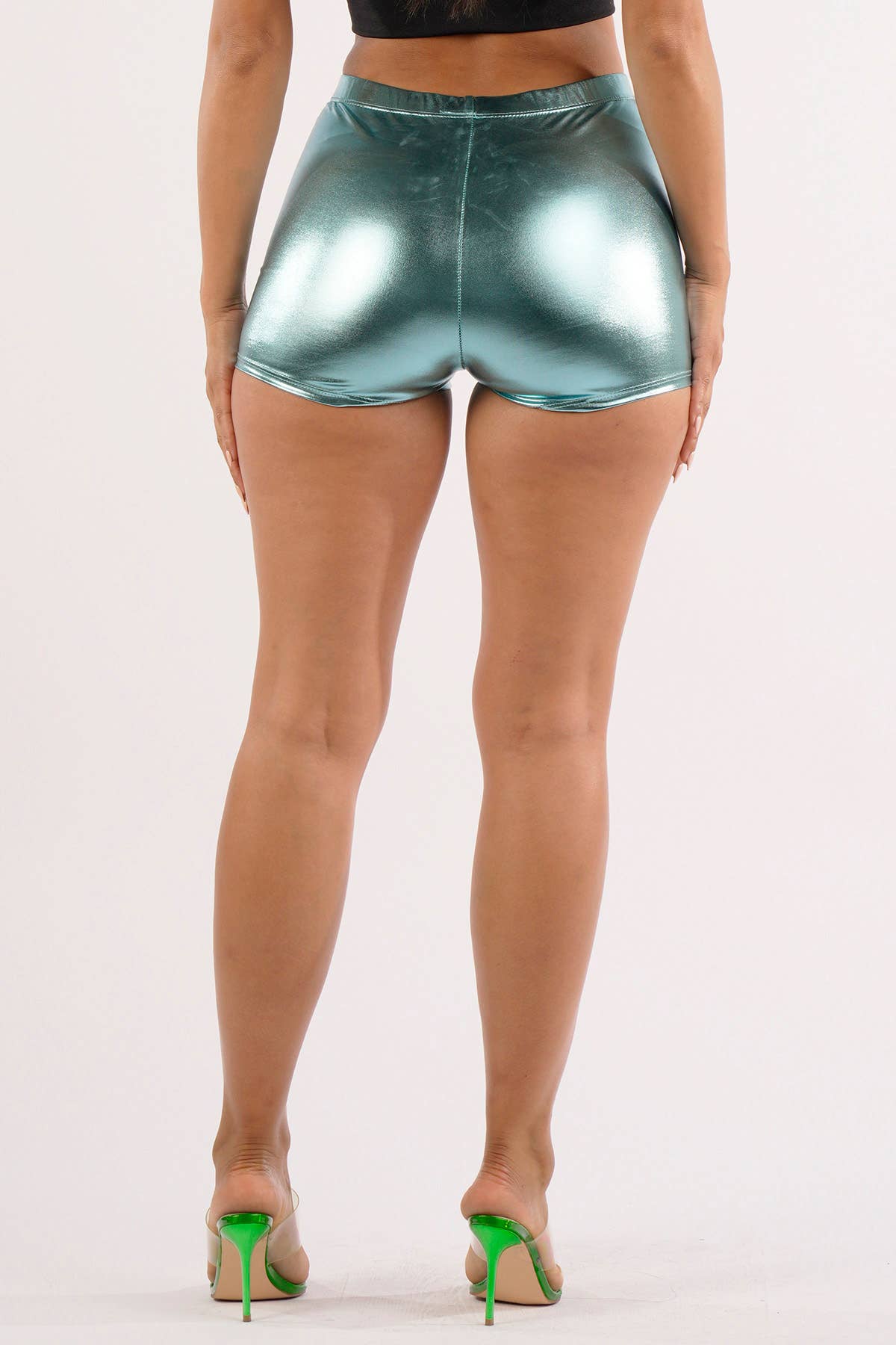 K Too - Wholesale Korte broeken - Dames - Glanzende metalen korte broek13