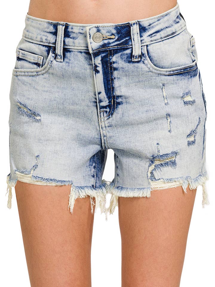 Short à ourlet usé et délavé à l'acide pour la vente par Vanilla Monkey