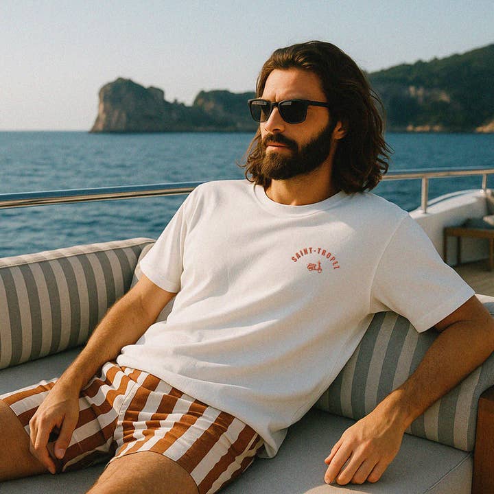 WEISSES T-SHIRT SAINT-TROPEZ VESPA ERDFARBEN für den Großhandel von Lost in cities