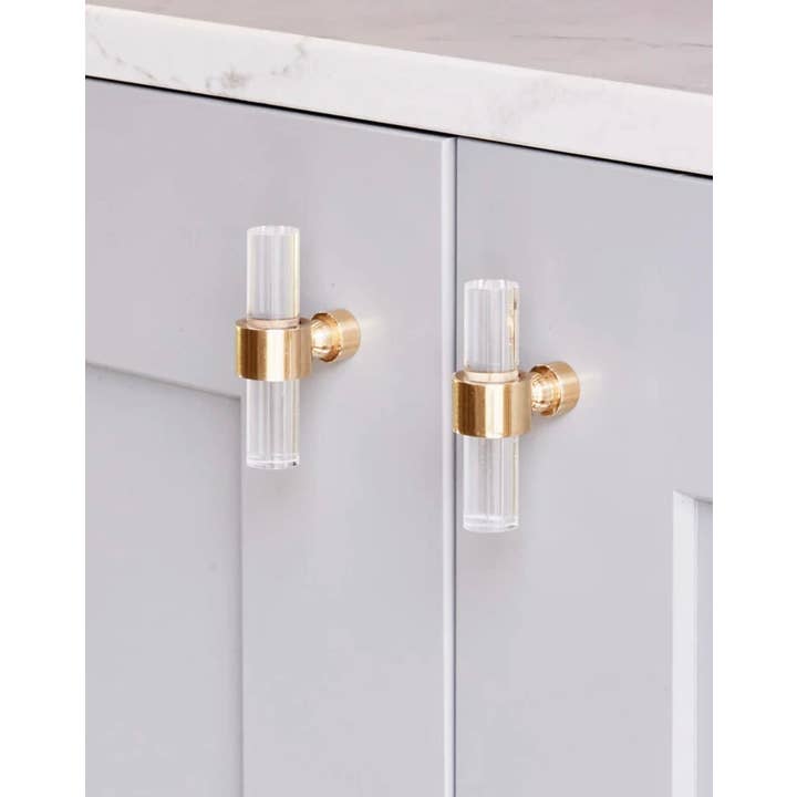 LuxHoldups – wholesale Knopp/Handtag – Smala handtag i lucite och mässing med kronformad bas för skåp3