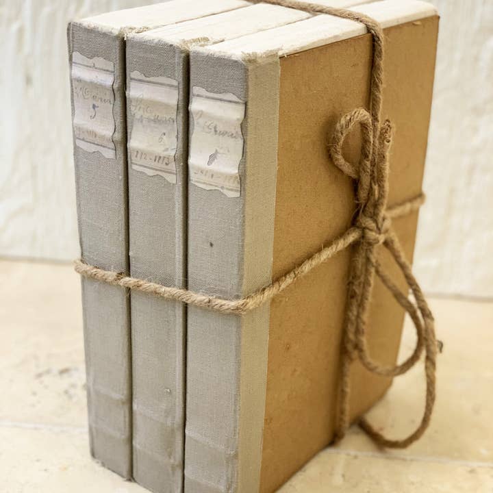 RACHA - Wholesale Sketchbook/Sketchpad - Set of 3 sketchbooks shaped like old books