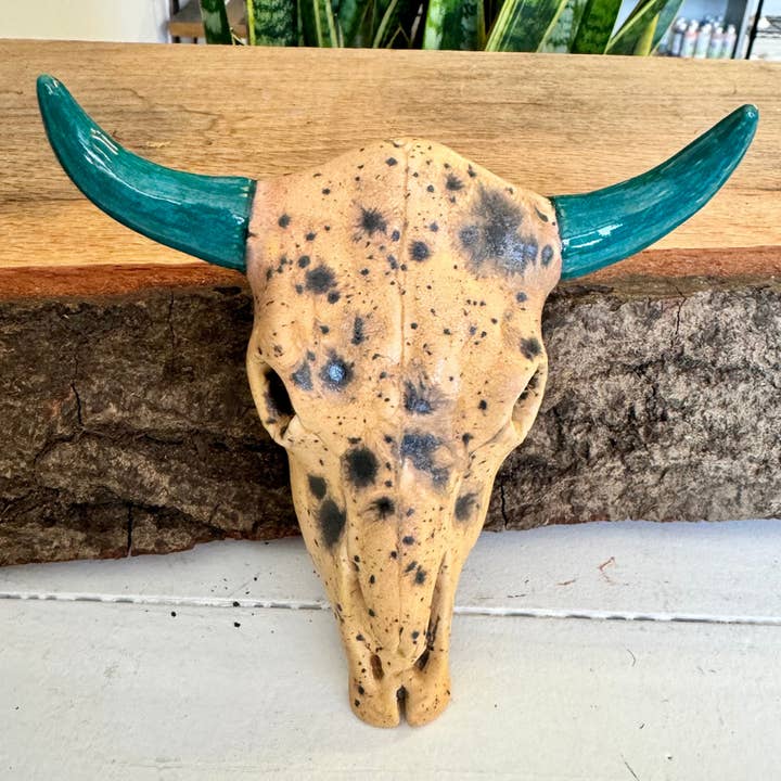Steer Skull, couleurs assorties pour la vente par Narrow Dog Pottery