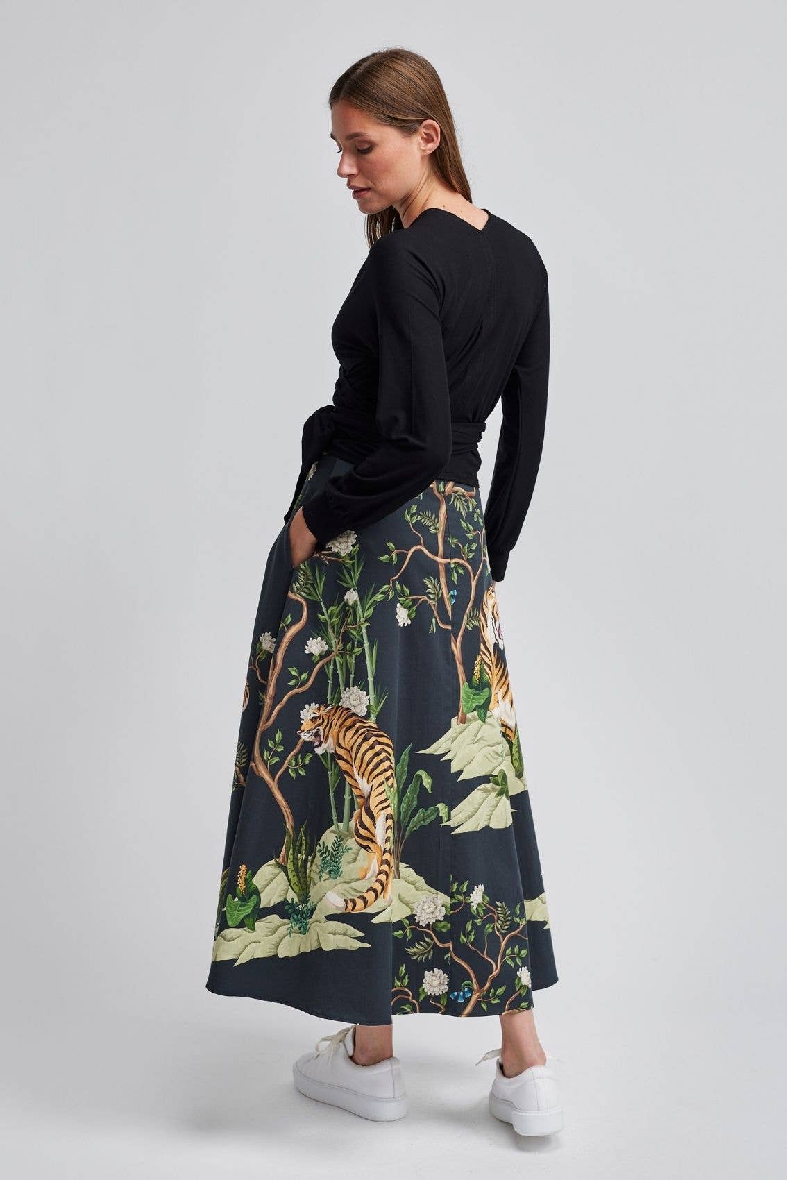 Marianna Déri GmbH - Wholesale Skirt - Women's - Maxi skirt with tiger print black3