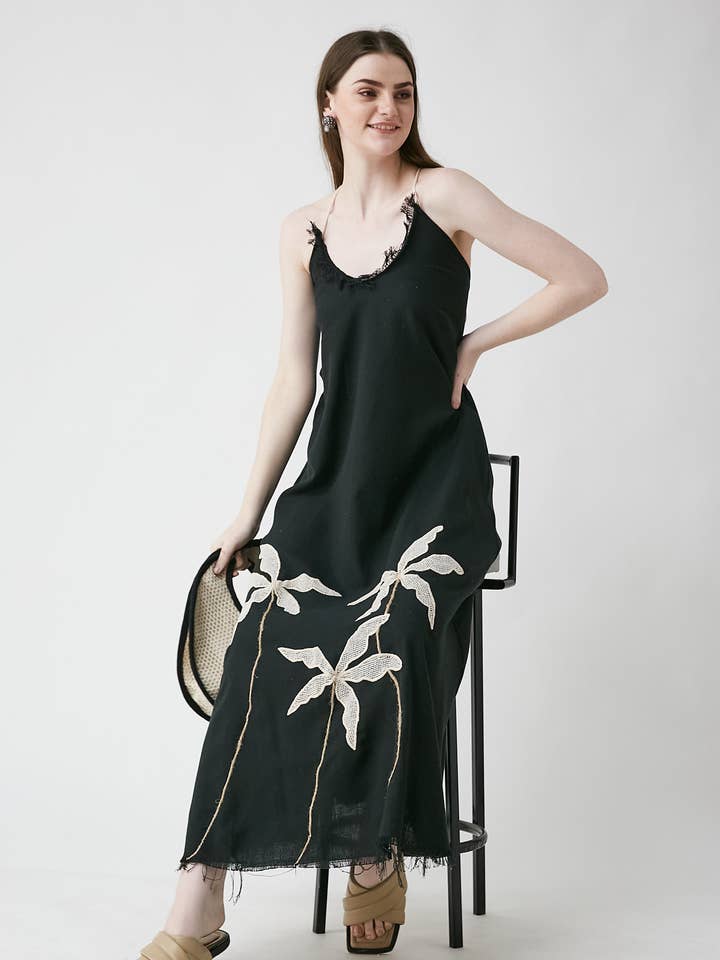 Robe longue noire tropicale pour la vente par Be Sunset