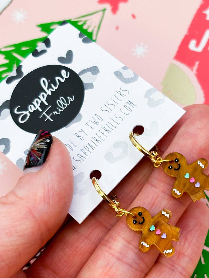 Boucles d'oreilles créoles 1cm en forme de bonhomme en pain d'épice marron cuivré avec jambe mordue pour la vente par Sapphire Frills Ltd