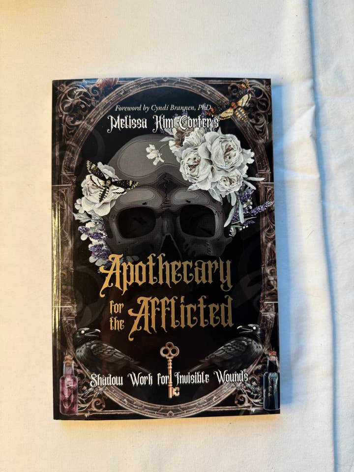 Apotek for de Ramte af Melissa Kim Corter for engroshandel hos Chaotic Crystal Chick Co.