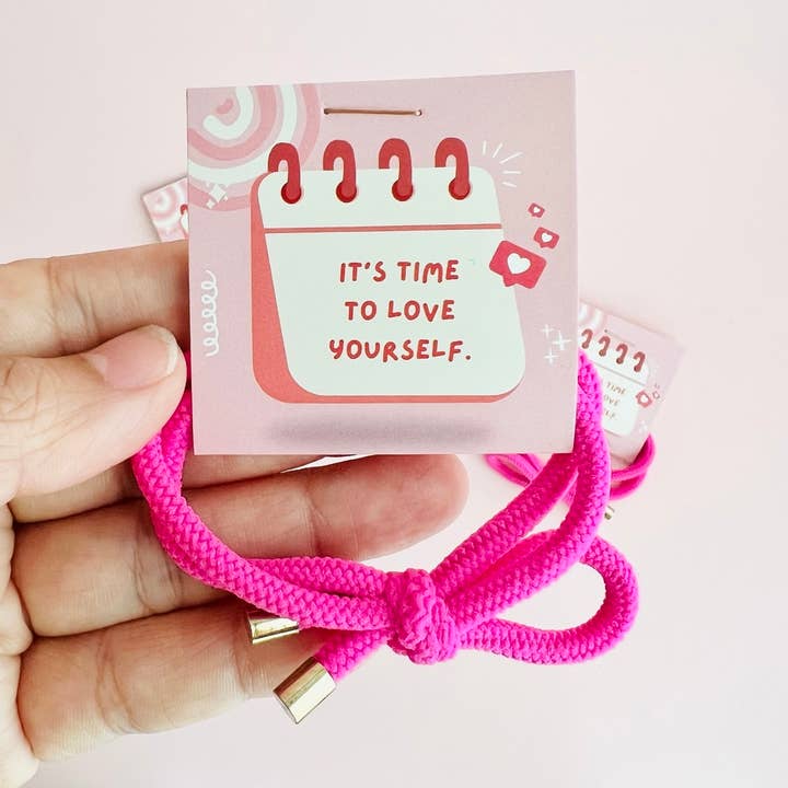 Élastique à cheveux « Love Yourself », cadeau de remerciement, rose pour la vente par Tiny Gift Society