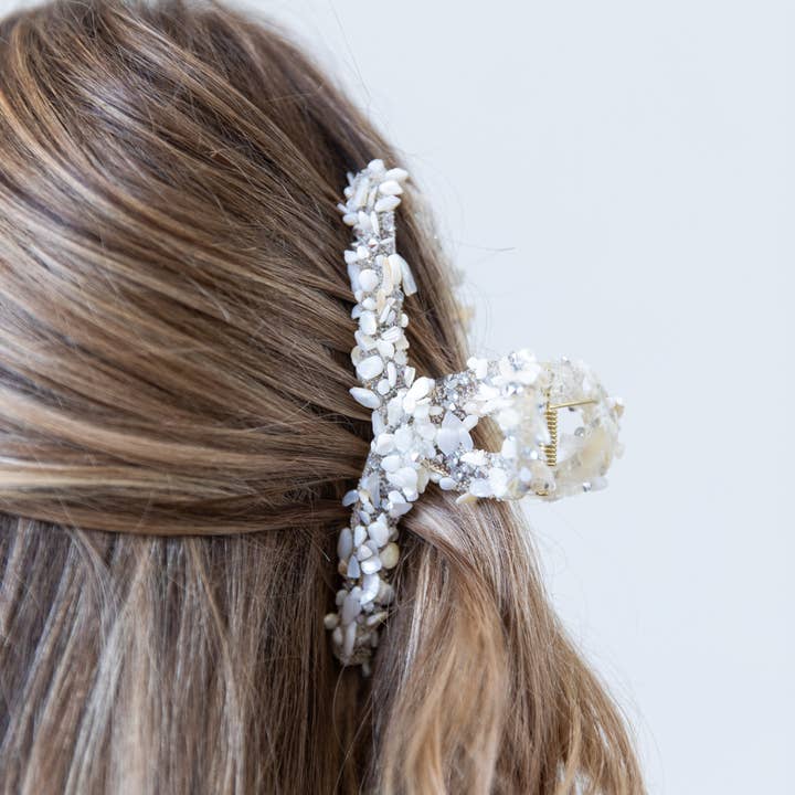 Hårklemme med muslingeskal – Hvidt glimmer for engroshandel hos Headbands of Hope | One Purchased One Donated