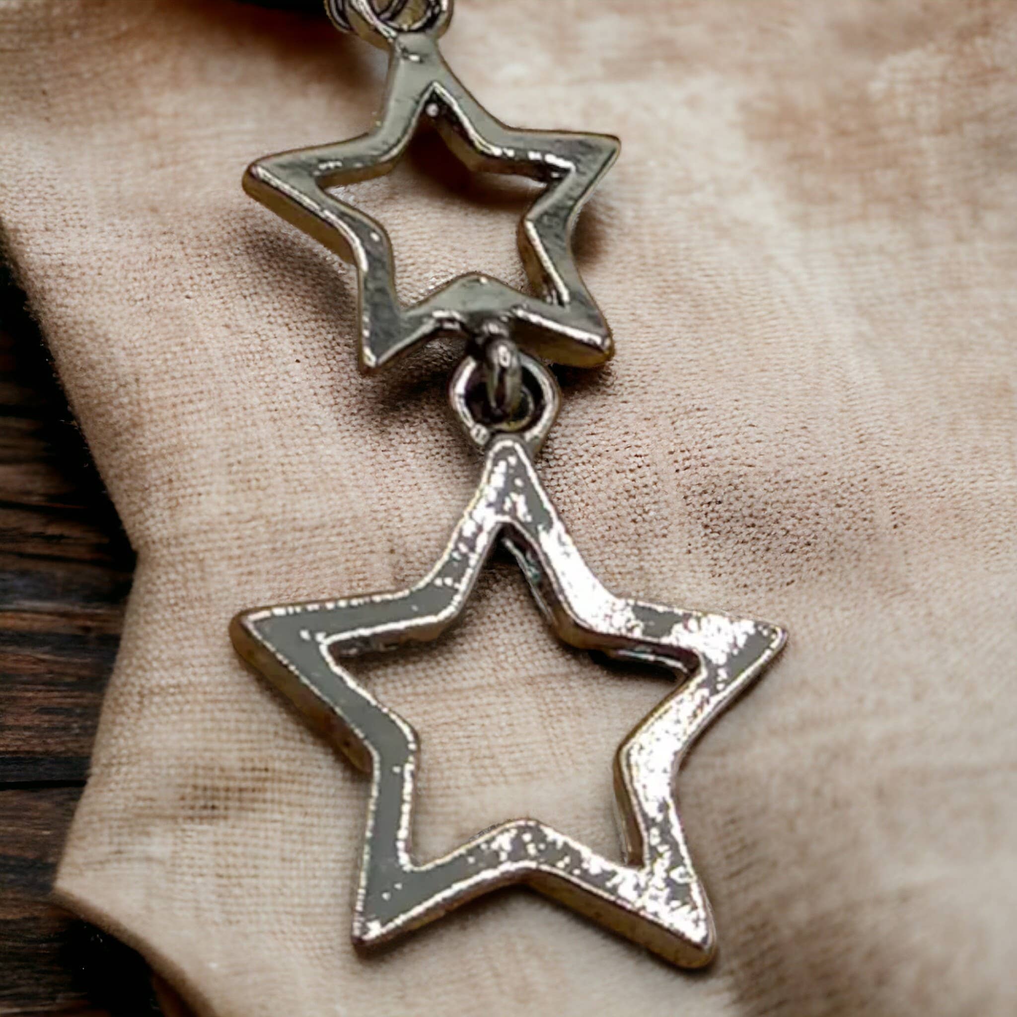 Jess & Lou – Großhandel Ohrhänger – Hohle Doppelstern-Hängeohrring3