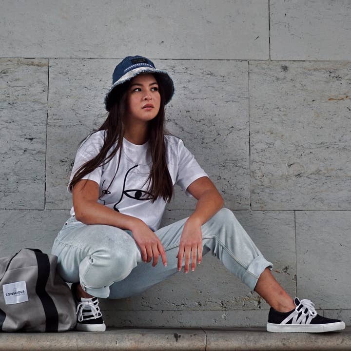 VAER – Großhandel Lifestyle-Sneaker – Damen – VAER Black Phoenix nachhaltiger Sneaker – Kreislaufwirtschaft & Upcycling4