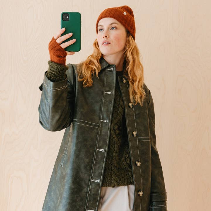 TBCo – wholesale Hand warmer – Cashmere & Merino Wrist Warmers in Rust