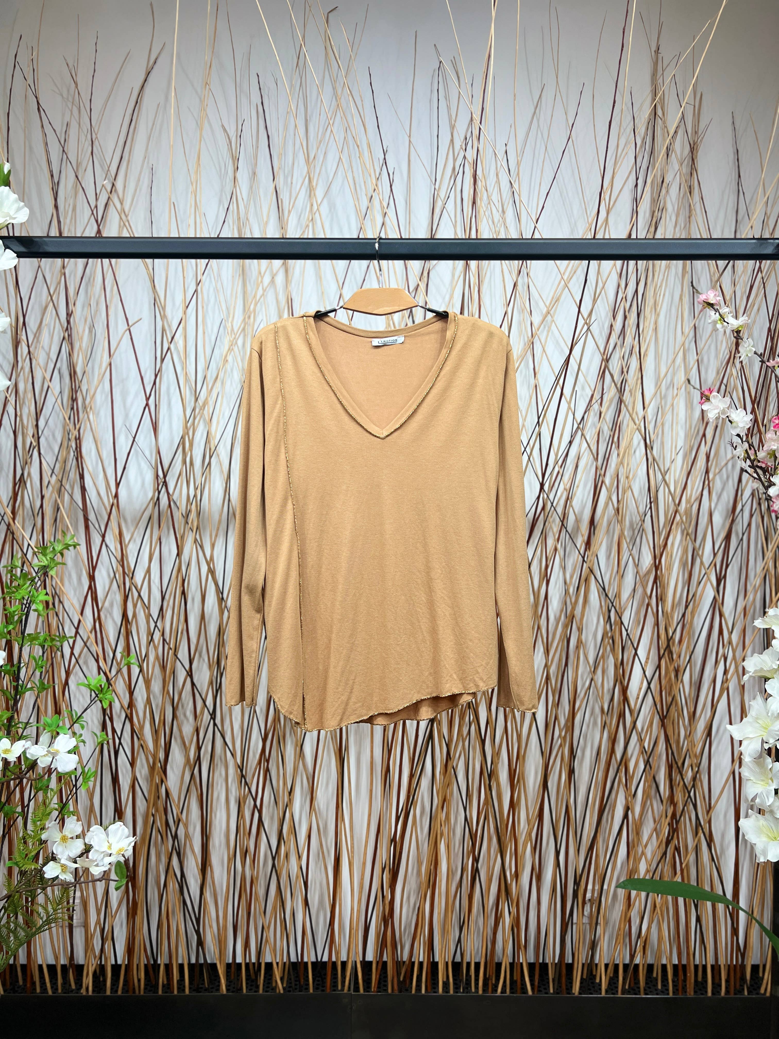 L'Emotion - Wholesale T-Shirt - Women's - Asymmetric Gold Thread Long Sleeve V-Neck T-Shirt 6