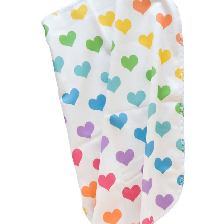 Ekologisk filt för baby/barn - regnbågshjärtan - STANDARD för wholesale av Jennifer Ann