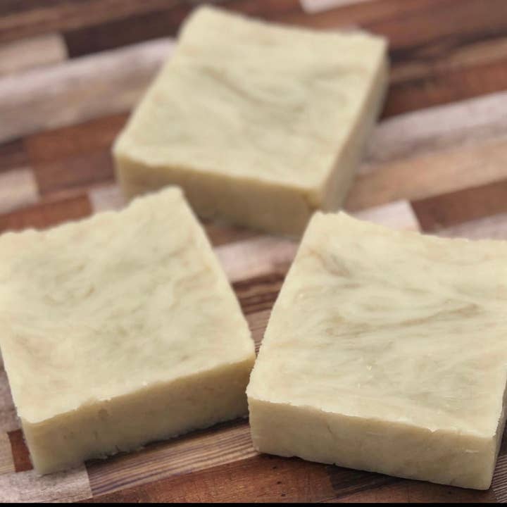 Barre de shampoing pour chien faite à la main pour la vente par Pardo Naturals