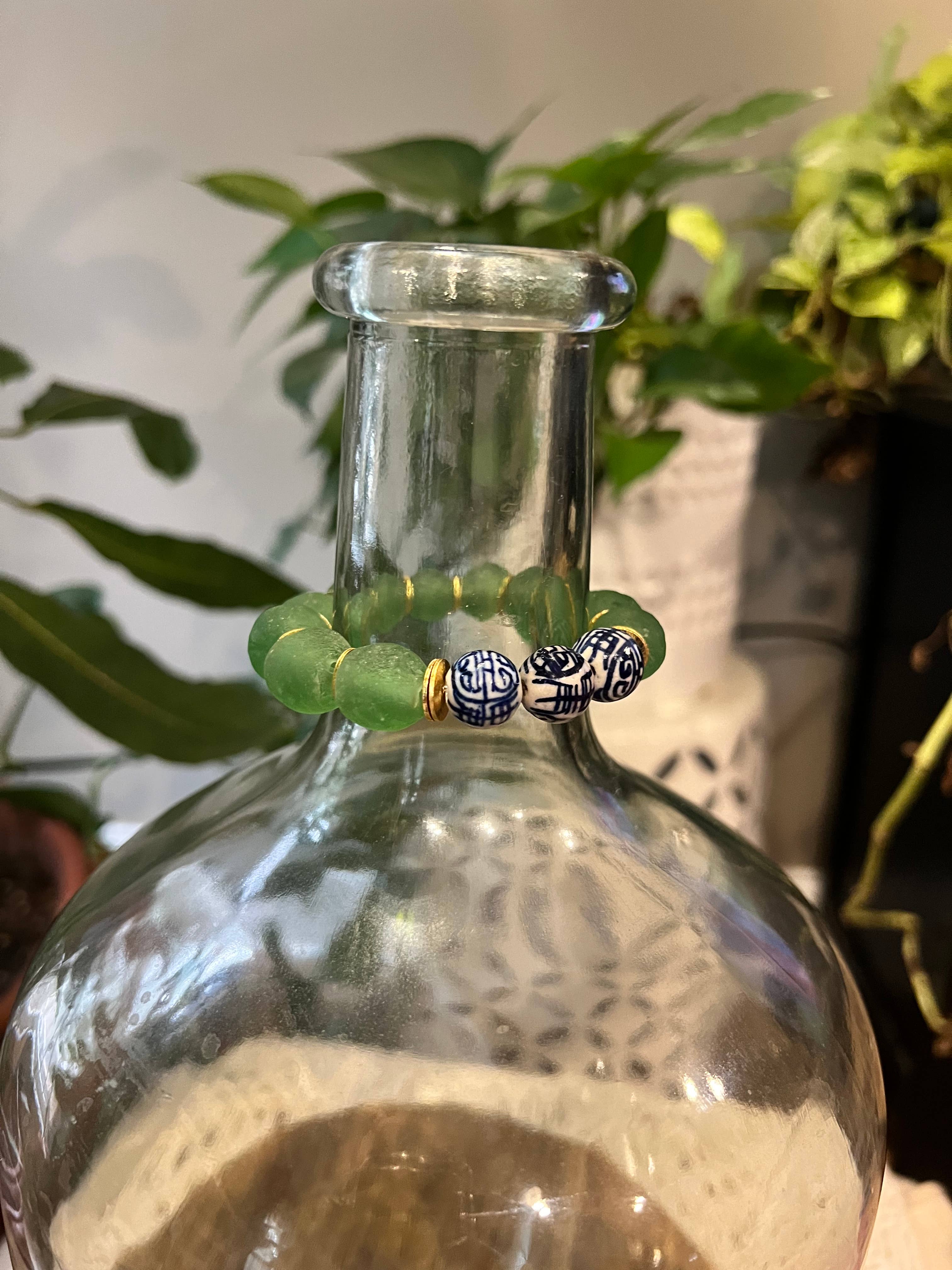 GentrybyJenna – wholesale Pärlarmband – Återvunnet glas & Chinoiserie Bead Stretch Armband - Grön1