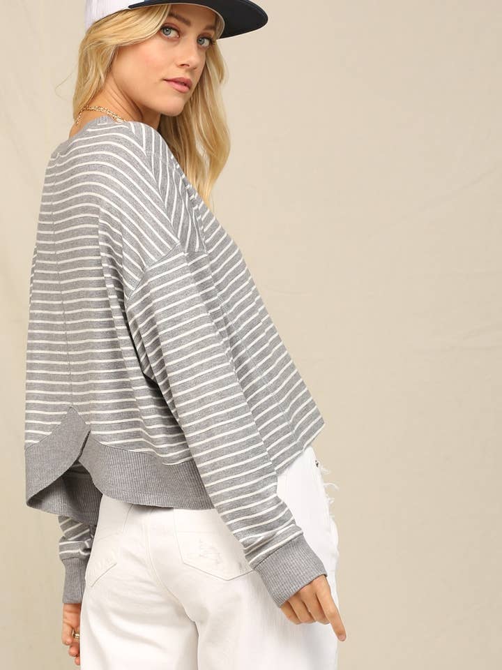 Pull en jersey nuage Stripe pour la vente par KyeMi