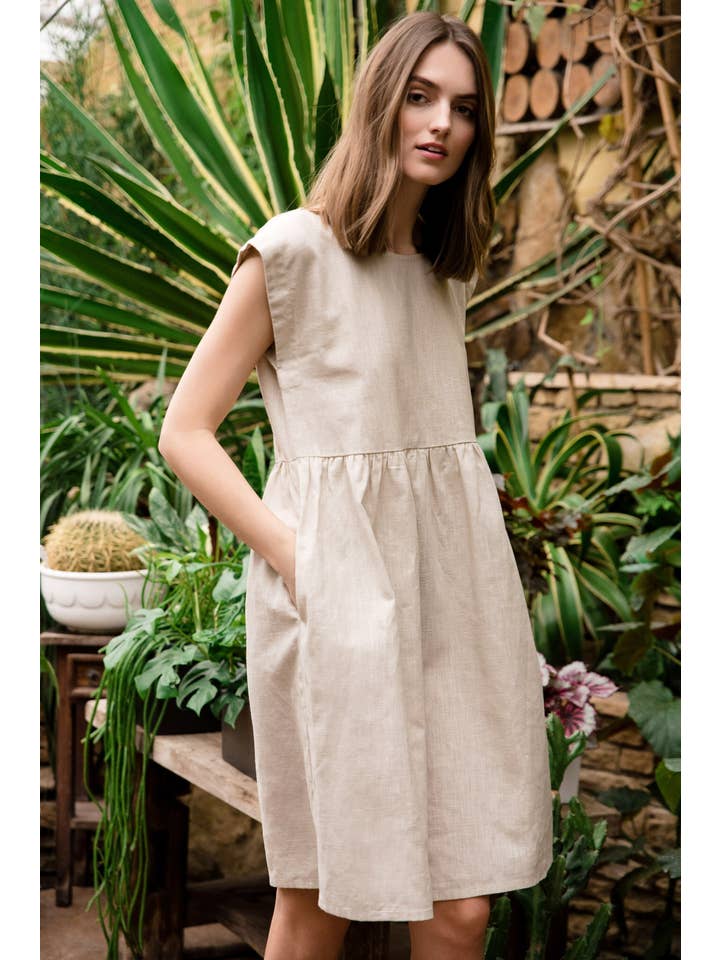 LeMuse – Engroshandel Kjole - Dame – Beige hørkjole fra Lemuse, linned smockkjole, løs midi1