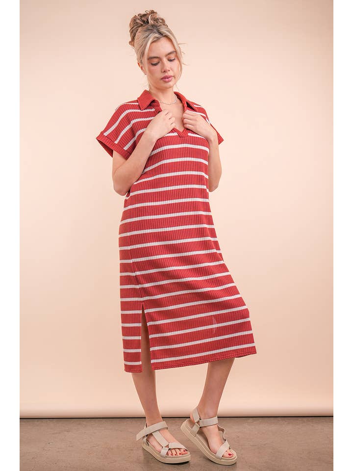 ROST/HAFERFLOCKEN Übergroßes gestreiftes Strick-Midikleid mit Kragen ND31647 für den Großhandel auf Faire9