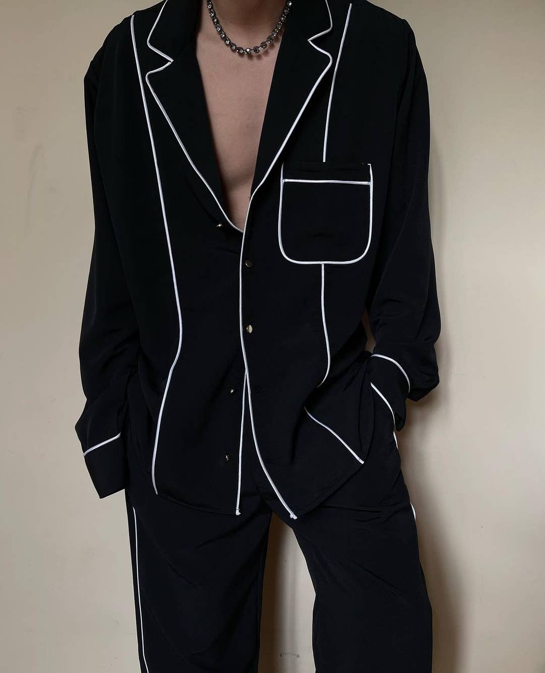 Nero Camicia pigiama nera Nº8 in vendita all'ingrosso su Faire1