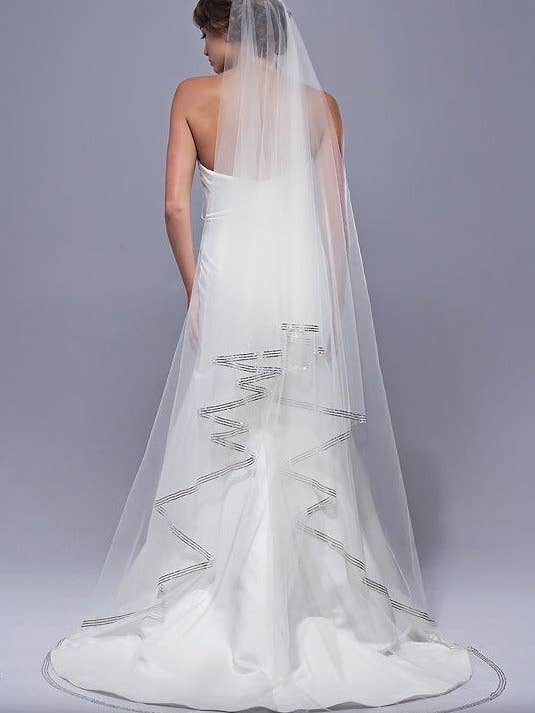 Broadway Zweistufige Kapellenlänge Dreireihiger Kristallbesatz für den Großhandel von Ariel Taub