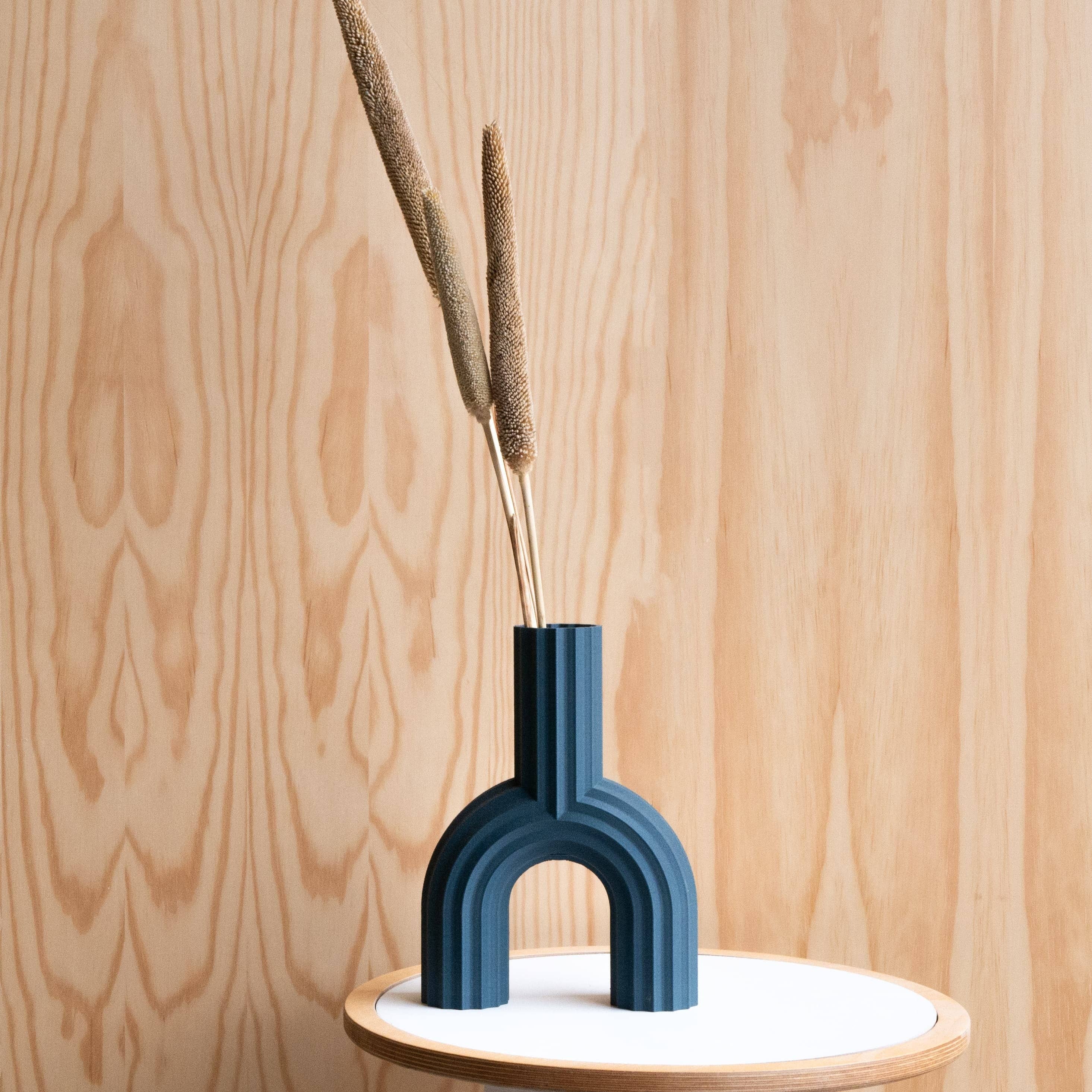 Blå Blå Arch vase – original gavevase for engroshandel på Faire1