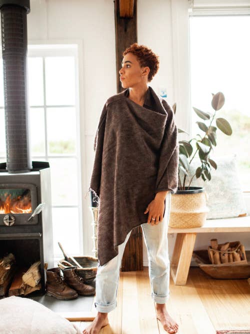 Hobo and Hatch - Wholesale Poncho - Women's - Poncho // Chestnut