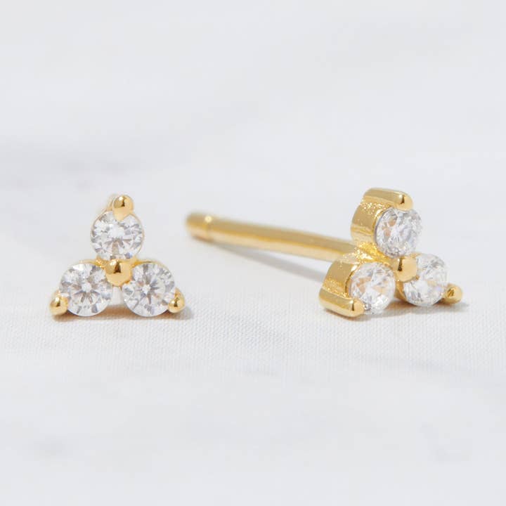 Tre sten CZ Studs for engroshandel hos Sami Jewels