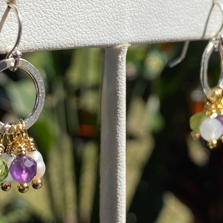 Orecchini pendenti a forma di cerchio e gemma per la vendita all'ingrosso da parte di Tonya Butcher Designs