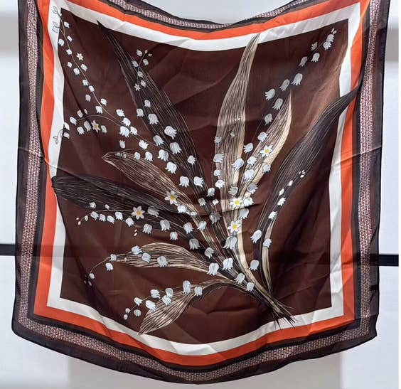 COSMOS – Lenço de cabeça - Mulher por atacado – Lenço Quadrado Floral 70x70 Efeito Seda Elegância Botânica1