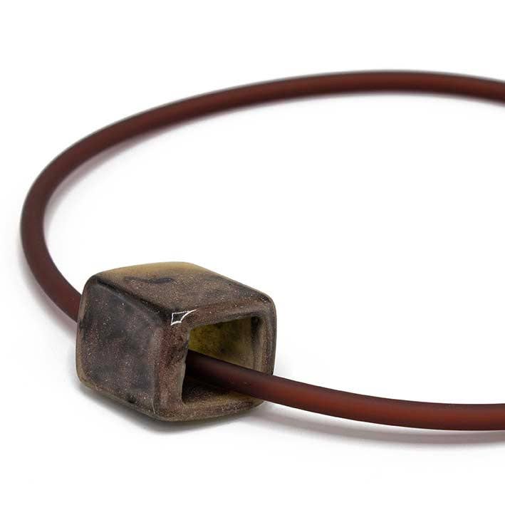 Chaîne en CAOUTCHOUC 1 ligne avec Cube Toundra - COLLECTION DE FÊTE - pour la vente par FATES, style with a story