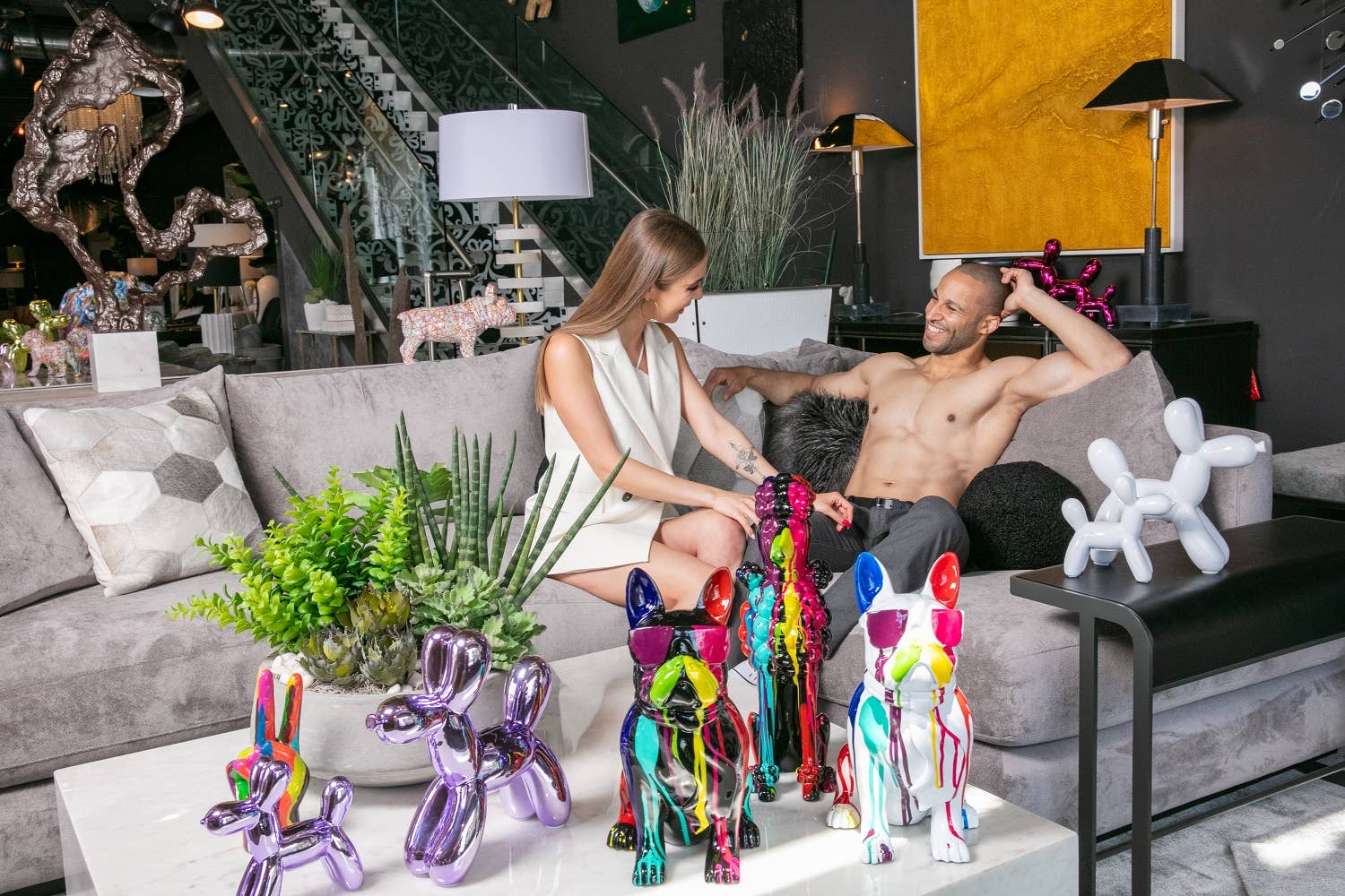 Interior Illusions Plus – Escultura por atacado – Escultura Expressionista Pintada em Bulldog c/ óculos - 14" altura7