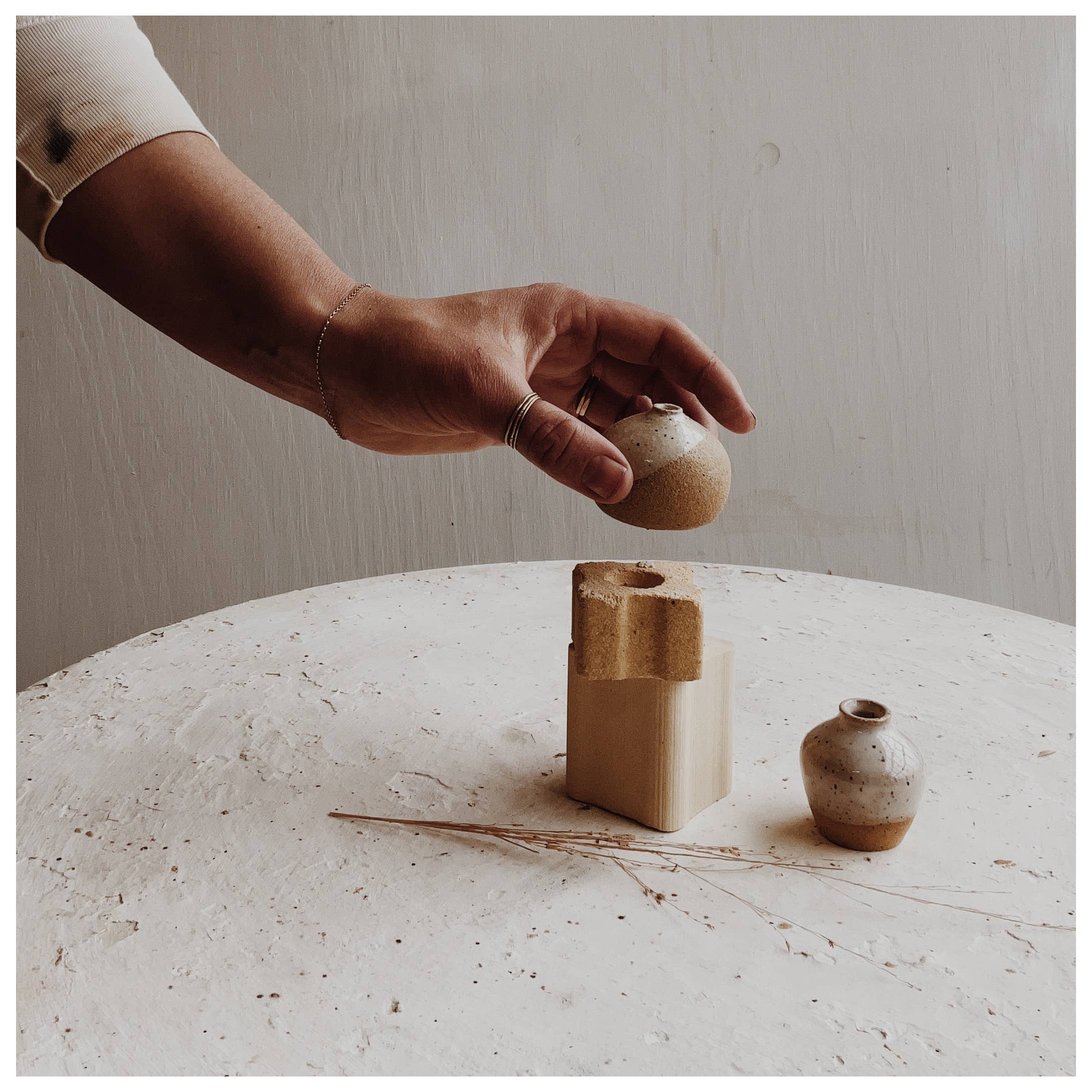 Good Hearted Woman - Wholesale Decorative Tabletop Object - Tiny Vase7