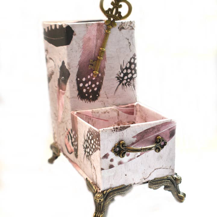 Chic Brico - Wholesale Desk organiser - Pink & Brown Dots & Feathers Desktop Organizer for Pens and Clips w/Antique Key Accent