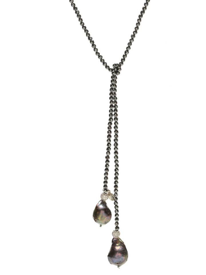 Iselia Lariat - hématite/perle grise pour la vente par In2 design