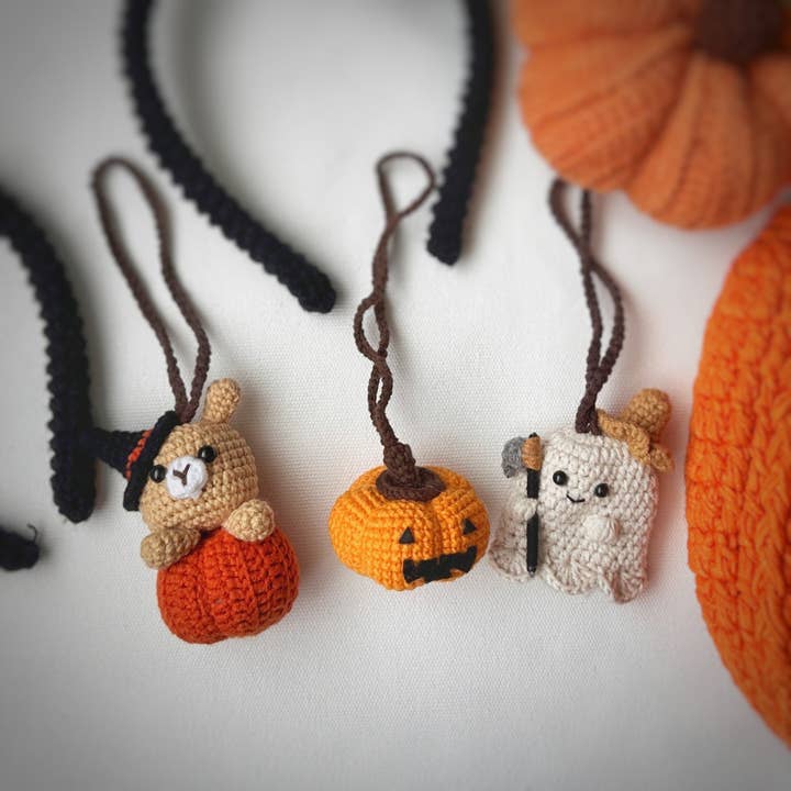 Quince Fables – wholesale Dekorativ berlock för bil – Unisex – Halloween virkad bilhängare och nyckelring, Wizard Bear, Jack O Lantern, Grim Reaper