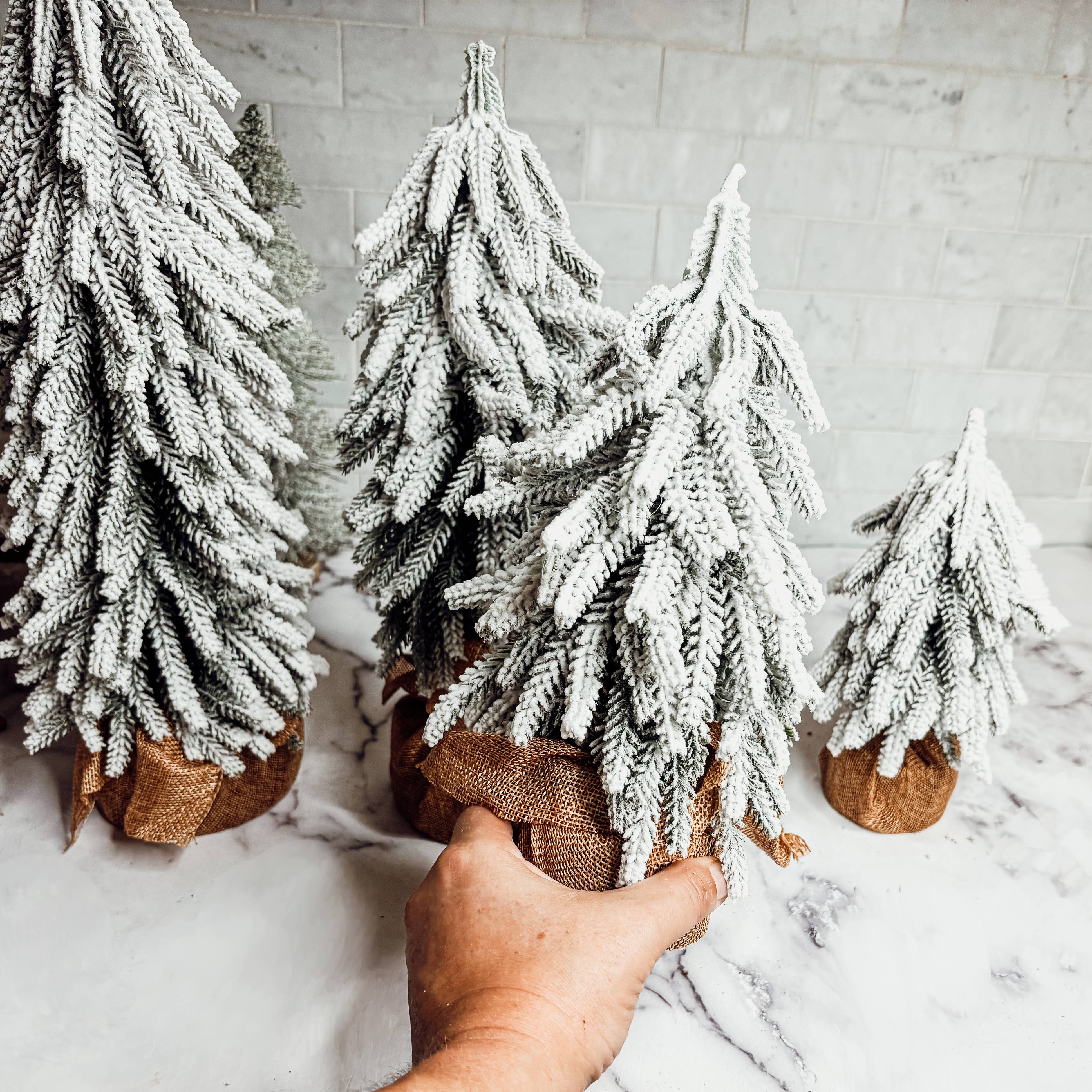 Gia Roma - Wholesale Christmas Decoration - Snow Topped Christmas Trees With Wood & Jute Base, Holiday 11