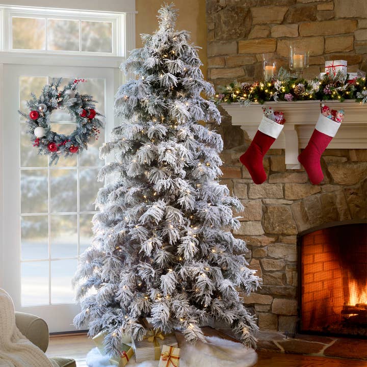 Haute Decor - Vente Sapin de Noël artificiel - Sapin de Noël artificiel floqué Berkshire pré-éclairé de 7,5 pieds1