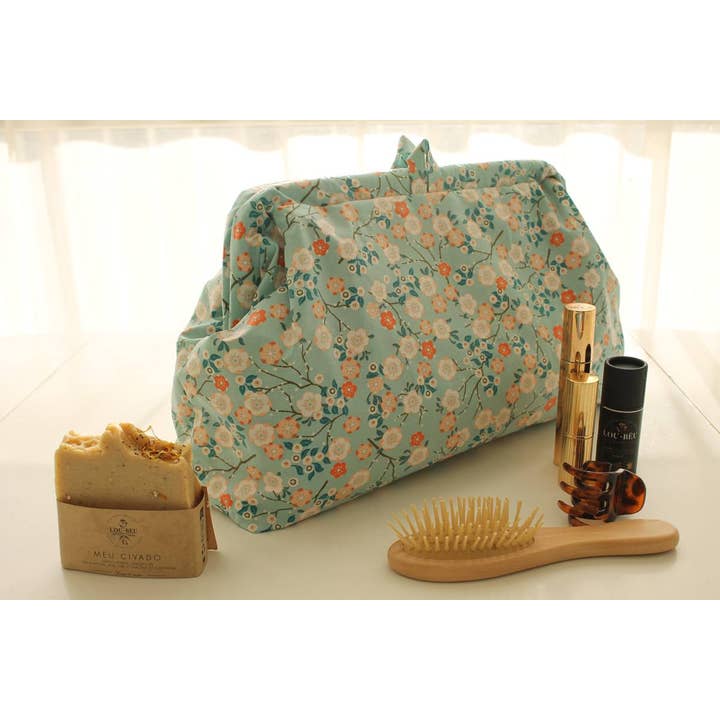 Sophia blå necessär för wholesale av Sabrina Trefle