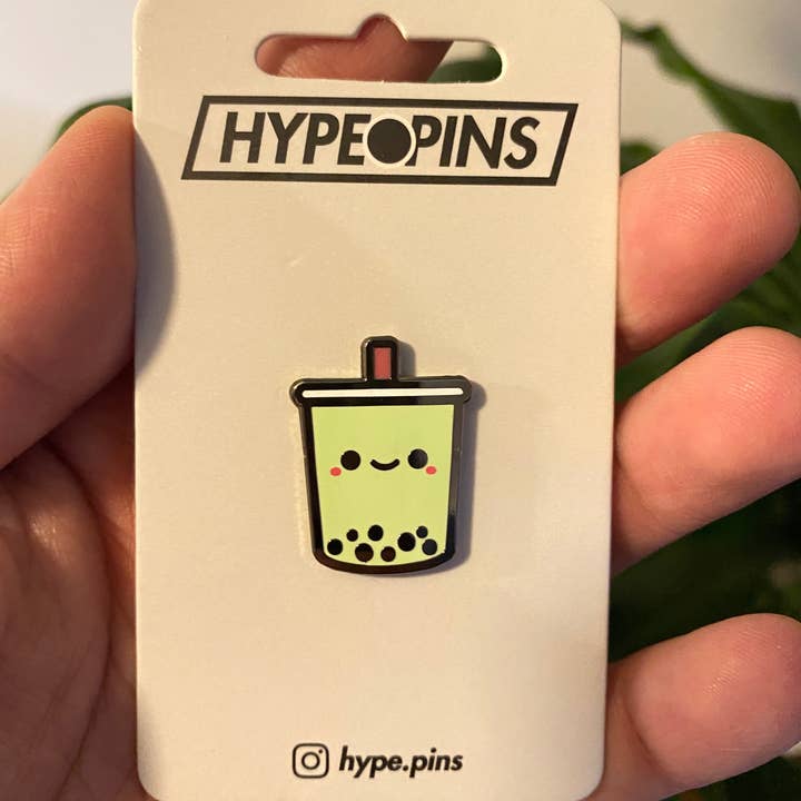Hype Pins - Vendita all'ingrosso Spilla da bavero - Simpatico tè Boba Matcha | Spilla smaltata dura Bubble Tea1