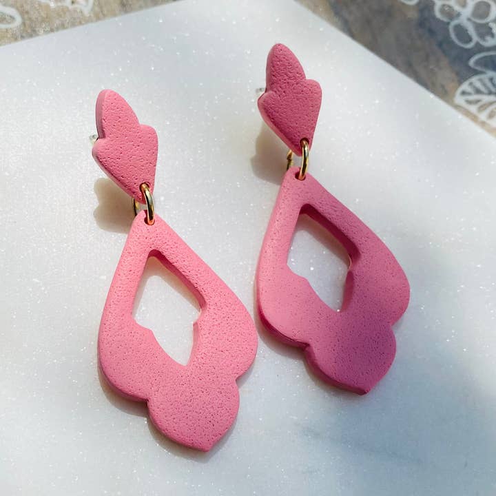 Pendientes colgantes y colgantes rosa. para venta al por mayor de Day Made Designs