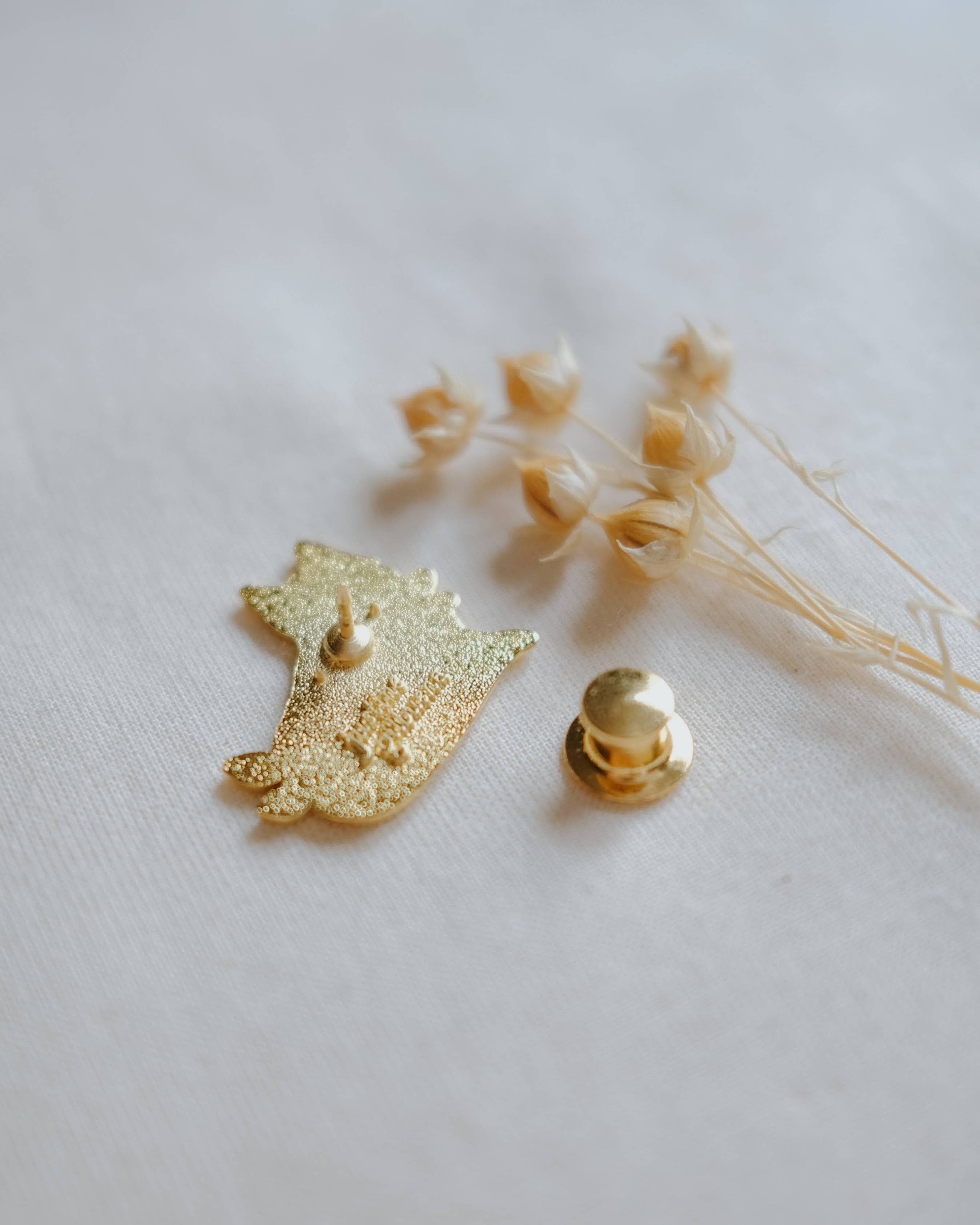 Justine Gilbuena - Vente Épinglettes/boutons - Épinglette en émail Fox in Forest 2